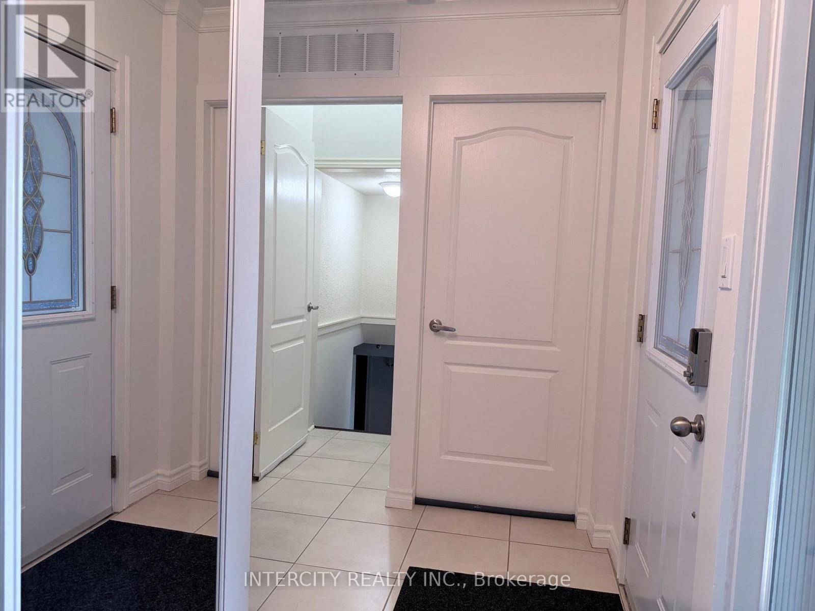 36 STRATHBURN BOULEVARD - Photo 4
