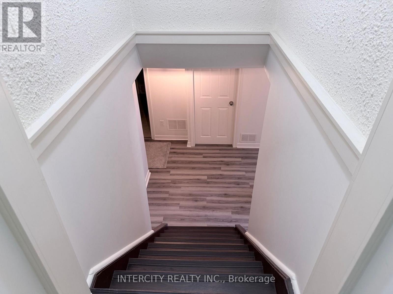 36 STRATHBURN BOULEVARD - Photo 5
