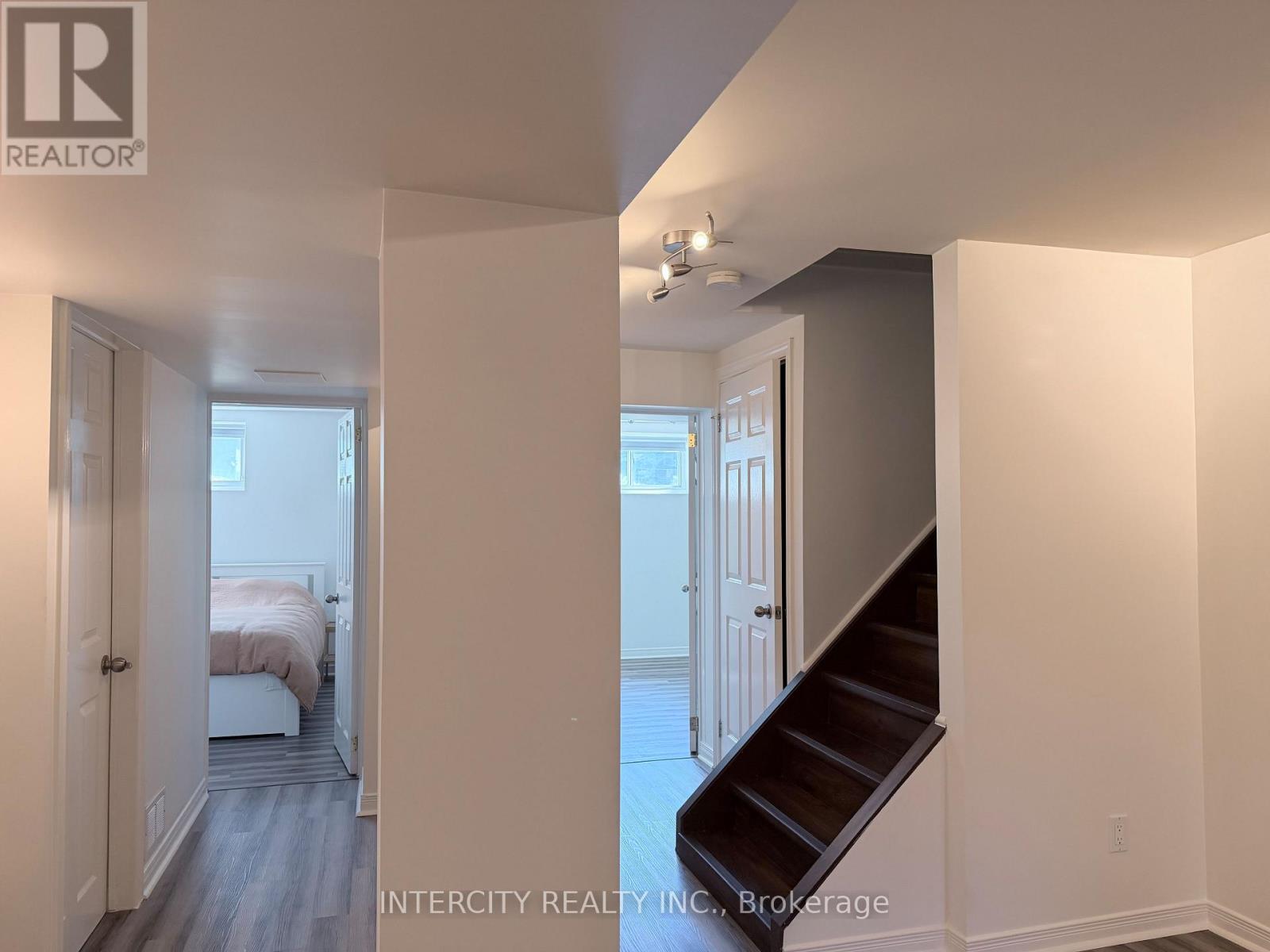36 STRATHBURN BOULEVARD - Photo 6
