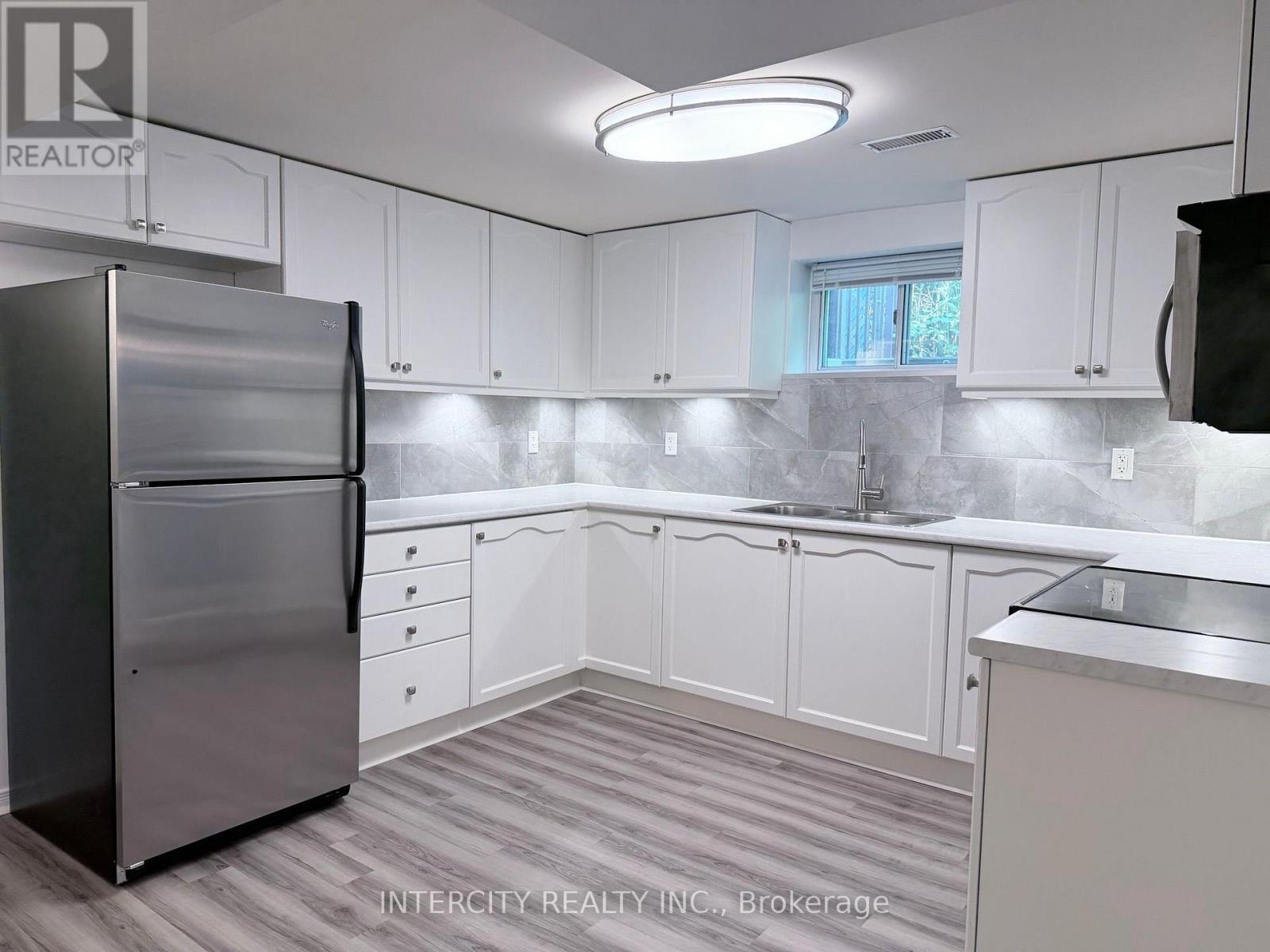 36 STRATHBURN BOULEVARD - Photo 7