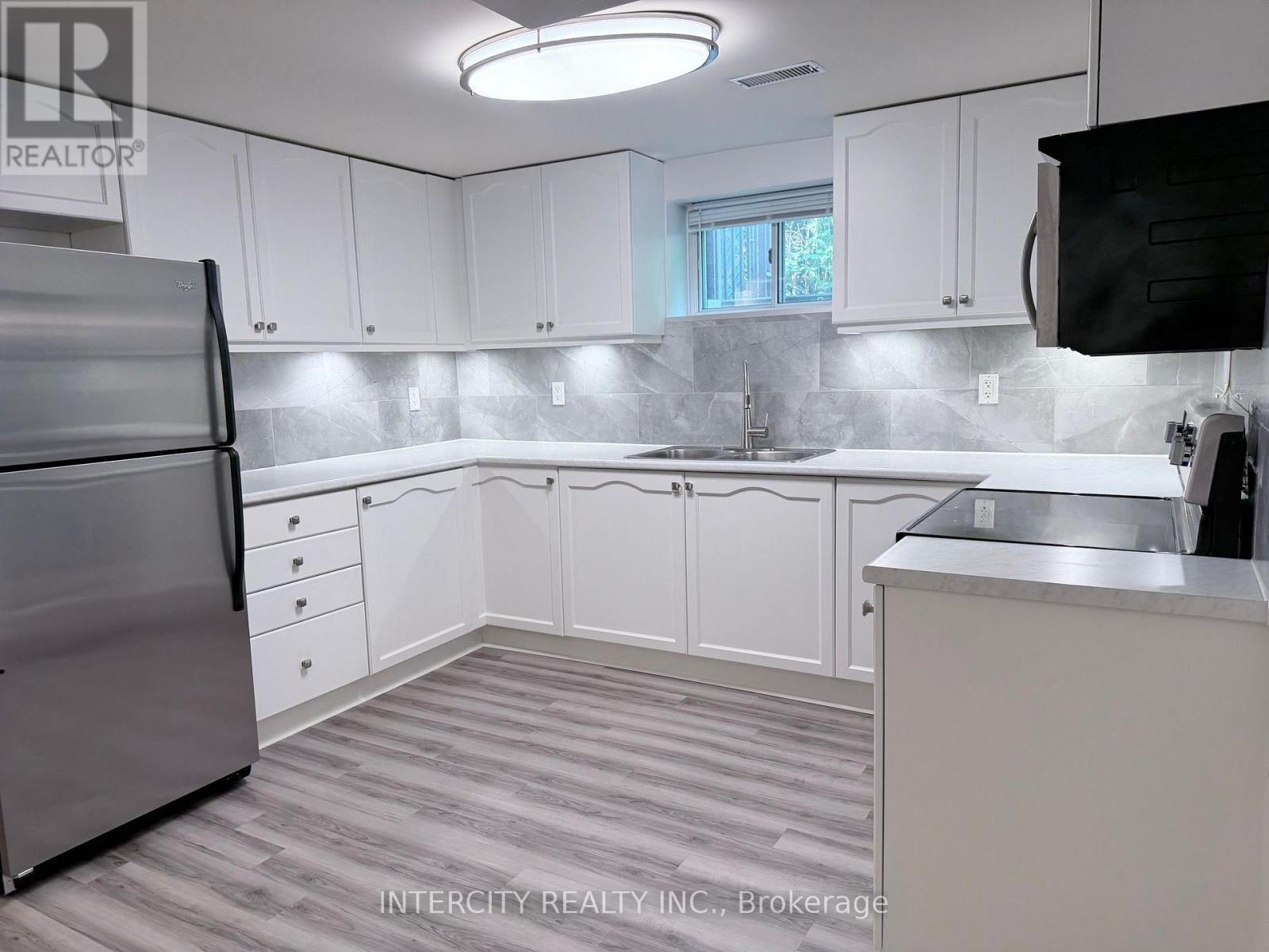 36 STRATHBURN BOULEVARD - Photo 9