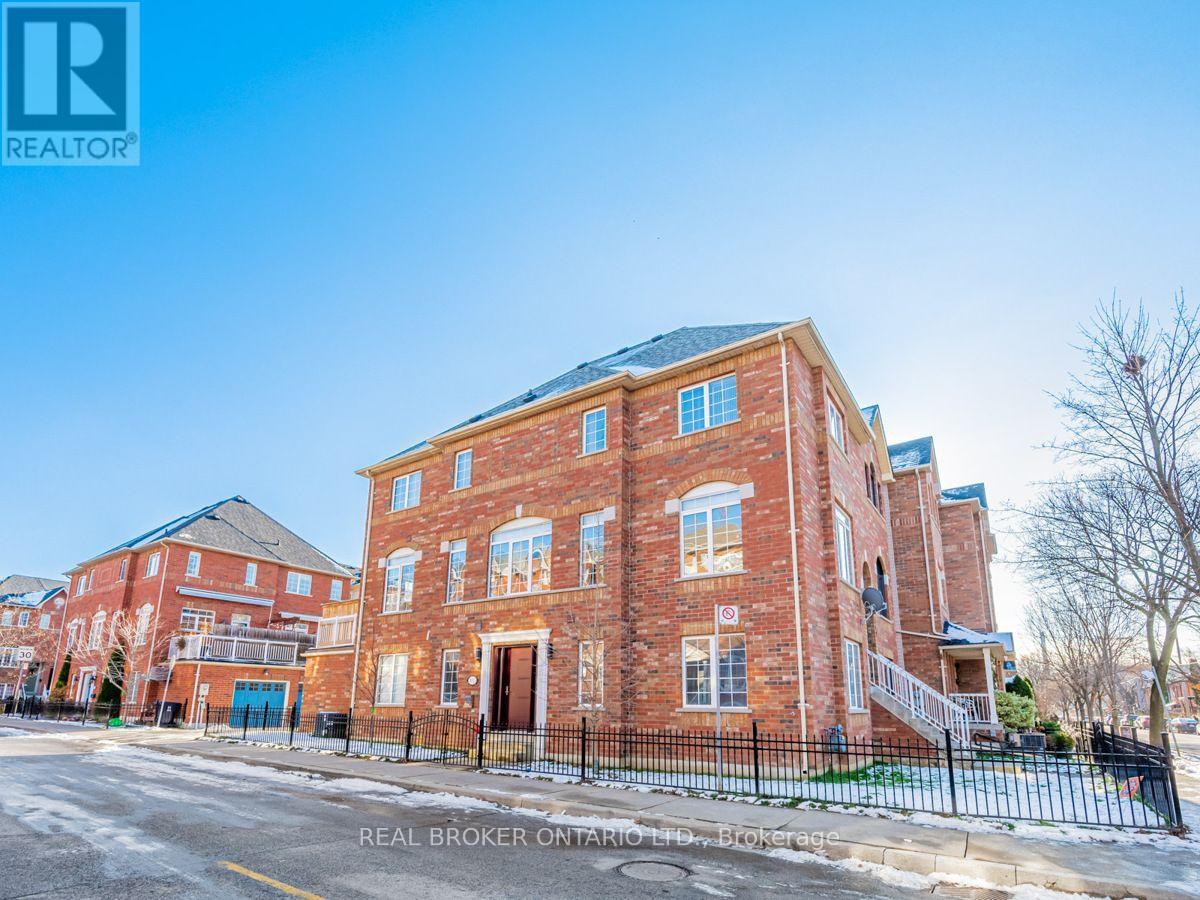 102 NATALIE PLACE, Toronto (South Riverdale)