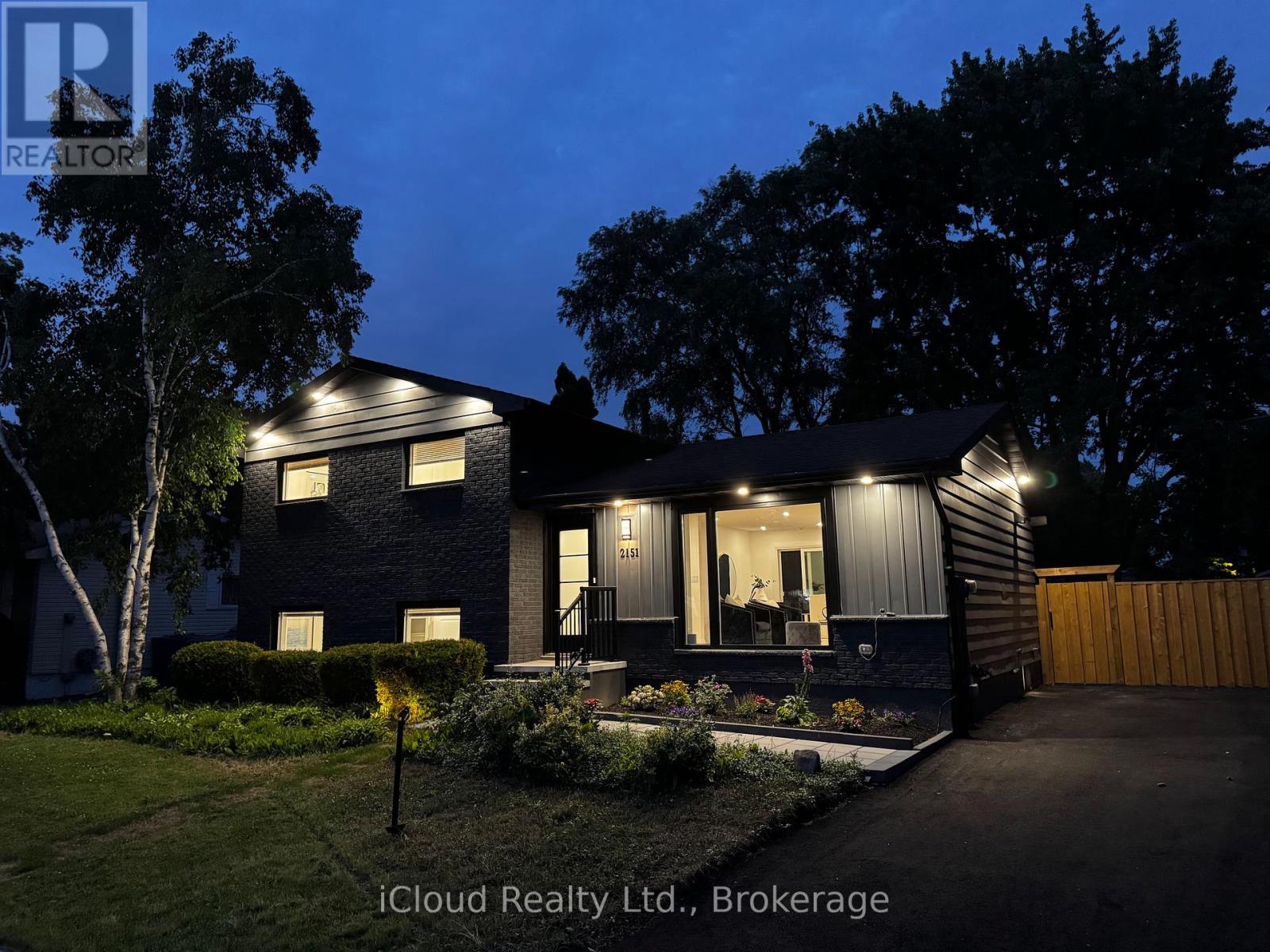 2151 Falmouth Terrace, Burlington, Ontario  L7P 1Y3 - Photo 2 - W13475980