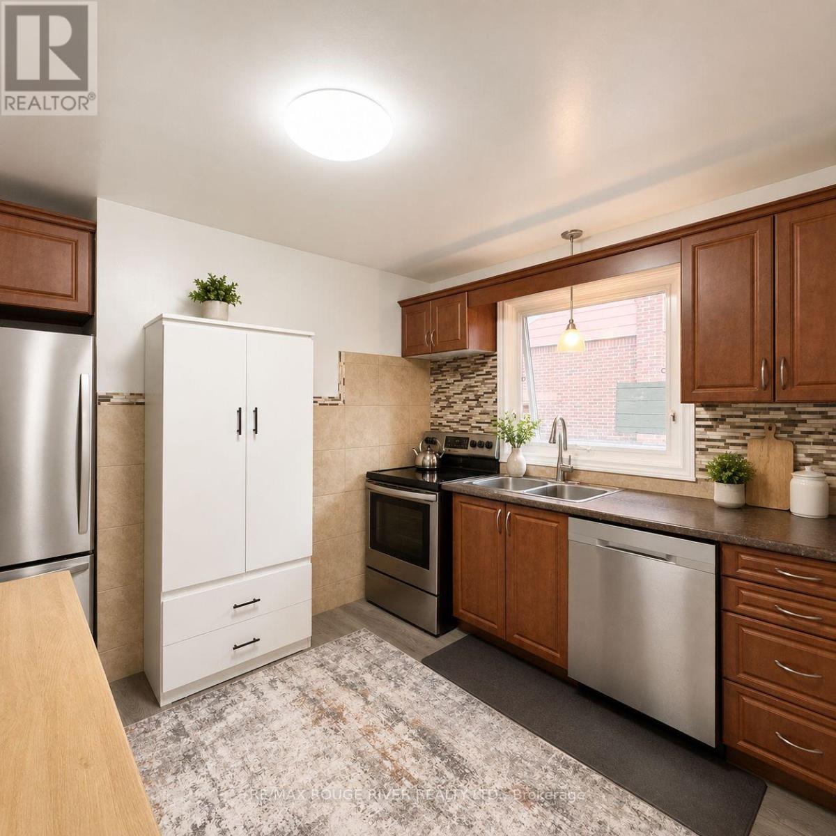 Upper Unit - 283 East 45th Street, Hamilton, Ontario  L8T 3K7 - Photo 2 - X13609186