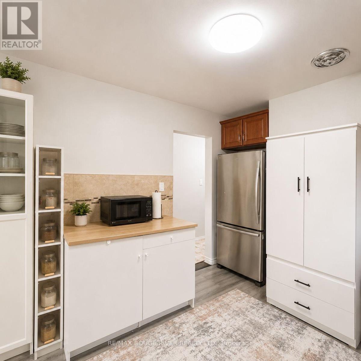 Upper Unit - 283 East 45th Street, Hamilton, Ontario  L8T 3K7 - Photo 3 - X13609186