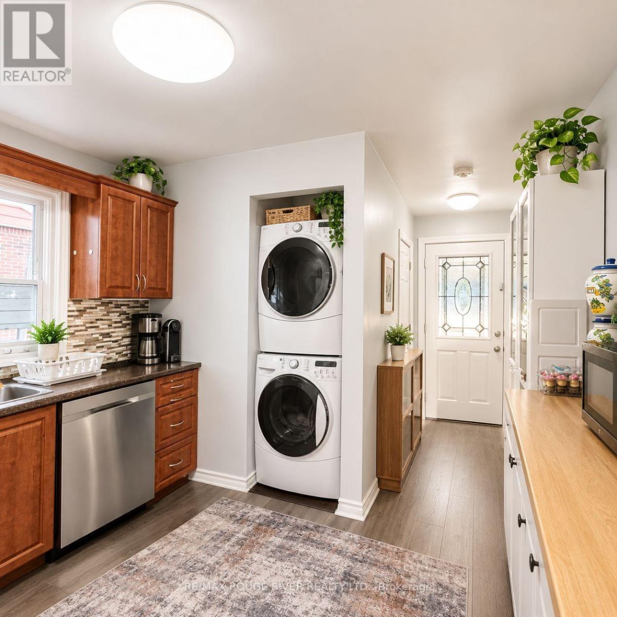 Upper Unit - 283 East 45th Street, Hamilton, Ontario  L8T 3K7 - Photo 4 - X13609186