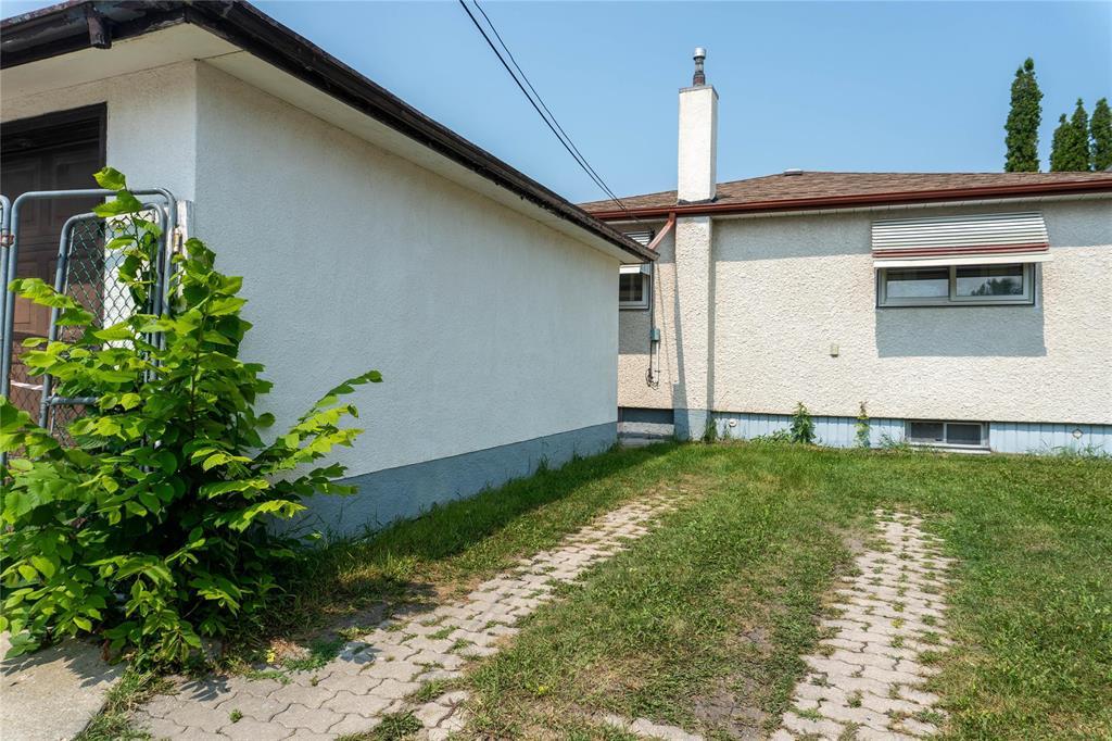 994 Manhattan Avenue, Winnipeg, Manitoba  R2L 1C2 - Photo 20 - 202618707