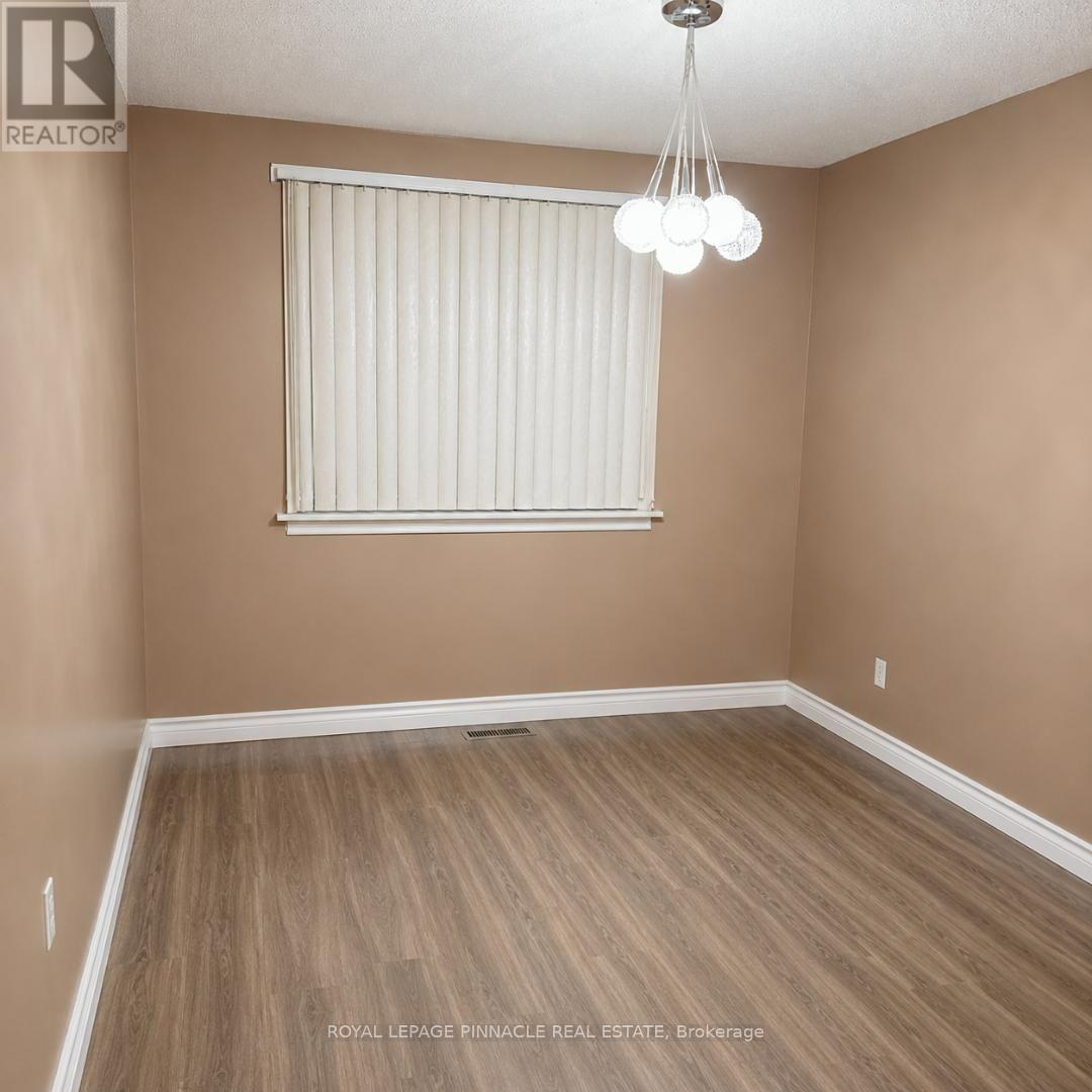 3427 Martins Pine Crescent, Mississauga, Ontario  L5L 1G3 - Photo 11 - W13158652
