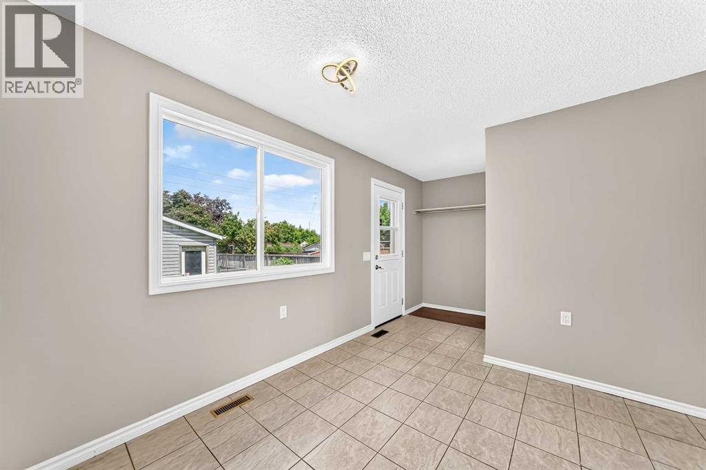 171 Erin Woods Drive Se, Calgary, Alberta  T2B 2V7 - Photo 8 - A2322817