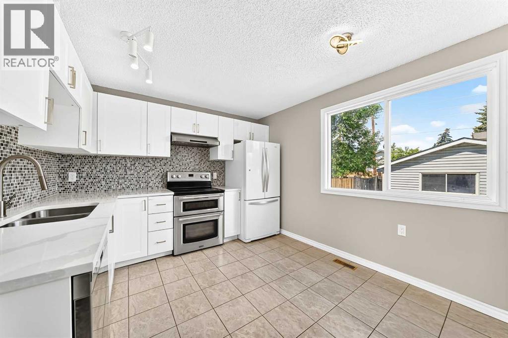 171 Erin Woods Drive Se, Calgary, Alberta  T2B 2V7 - Photo 4 - A2322817