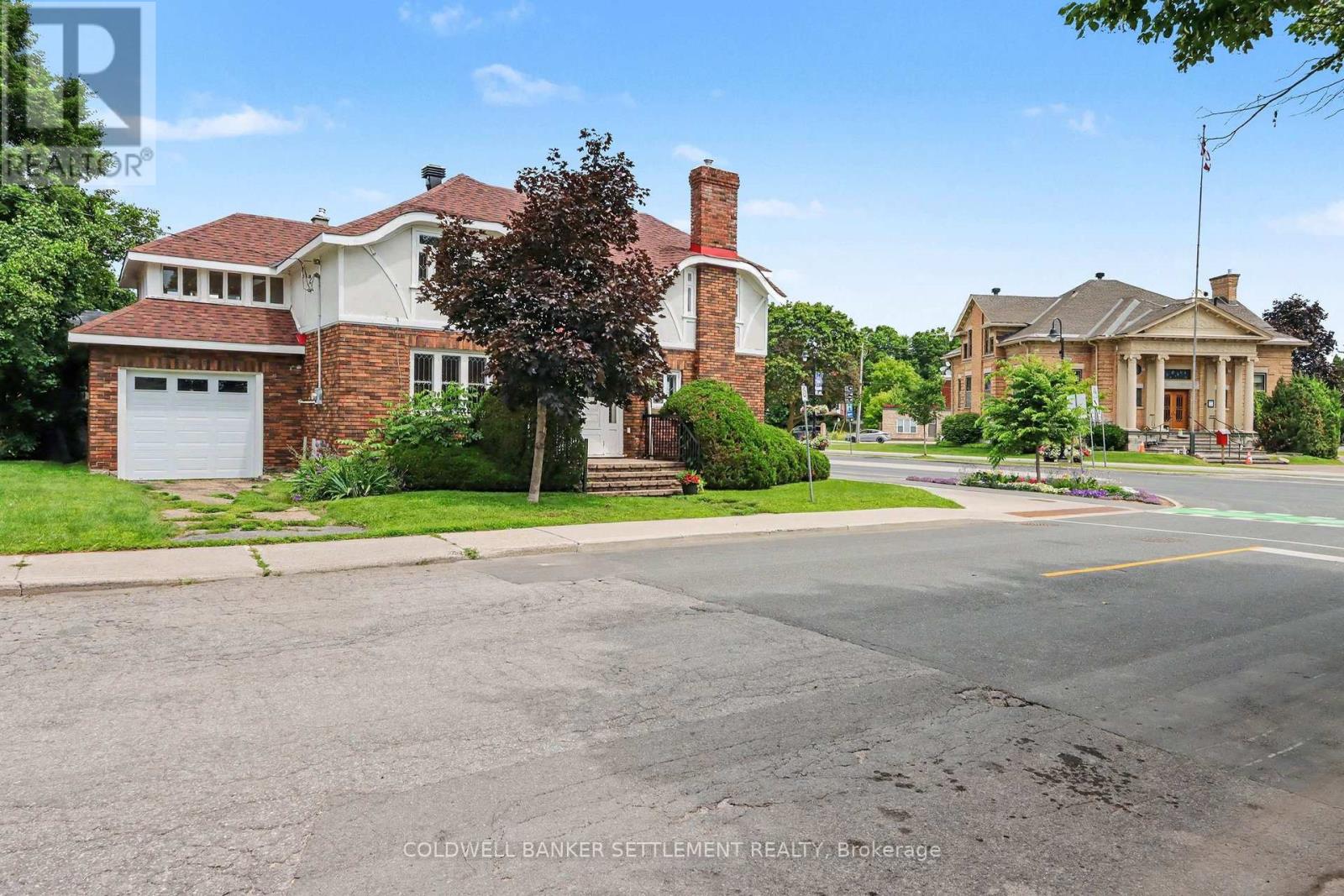 2 Gladstone Avenue, Smiths Falls, Ontario