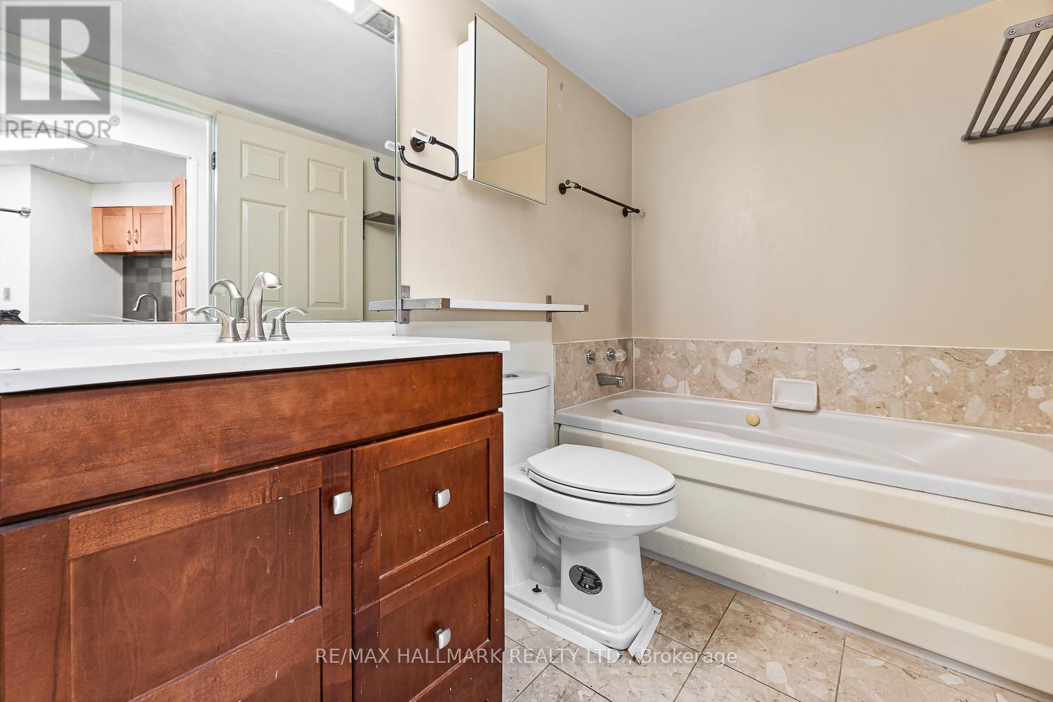 1813 - 7 Carlton Street, Toronto, Ontario  M5B 2M3 - Photo 17 - C13609304