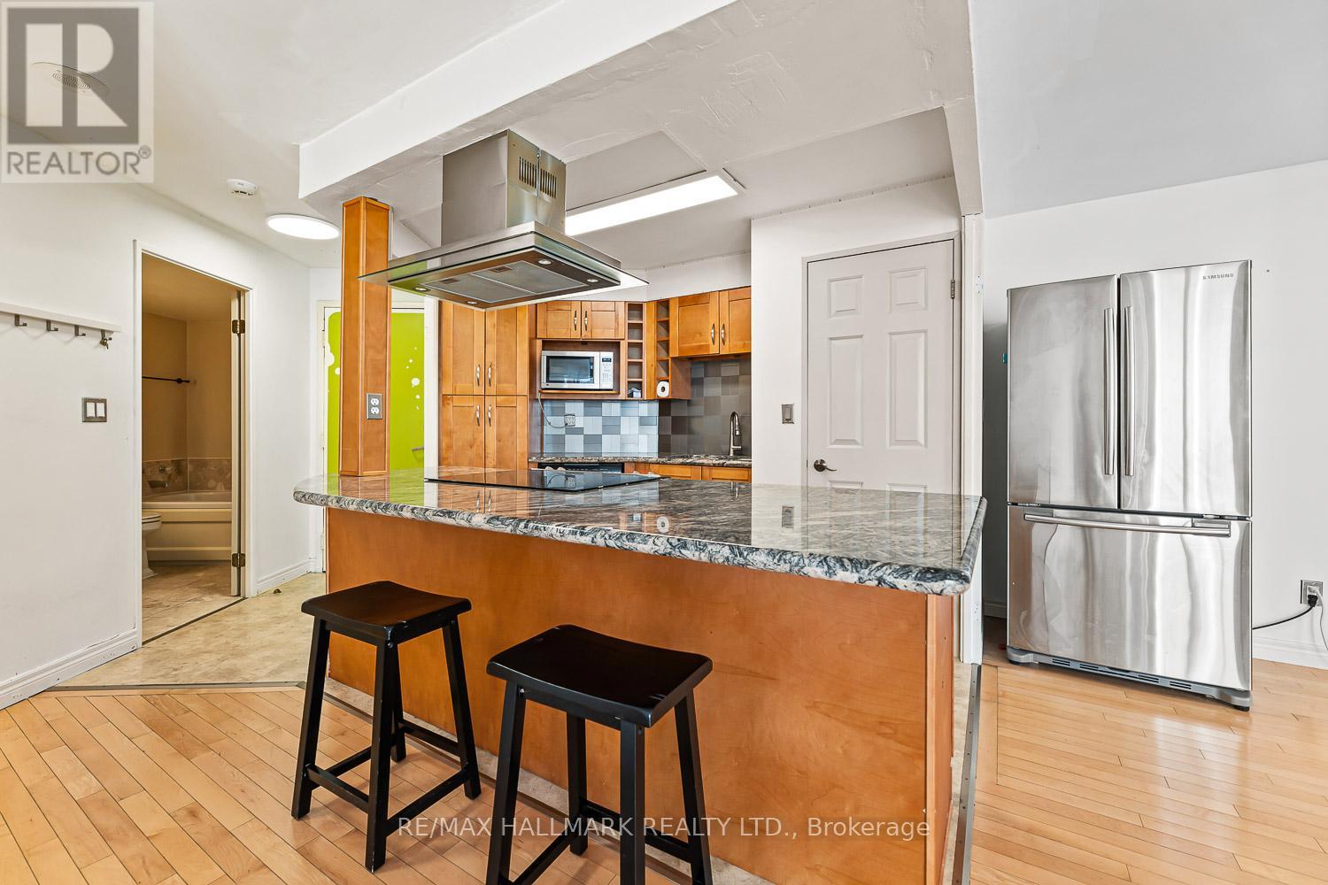 1813 - 7 Carlton Street, Toronto, Ontario  M5B 2M3 - Photo 3 - C13609304
