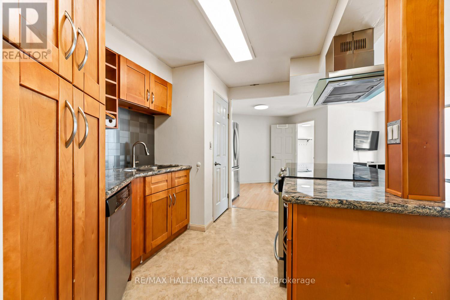 1813 - 7 Carlton Street, Toronto, Ontario  M5B 2M3 - Photo 4 - C13609304