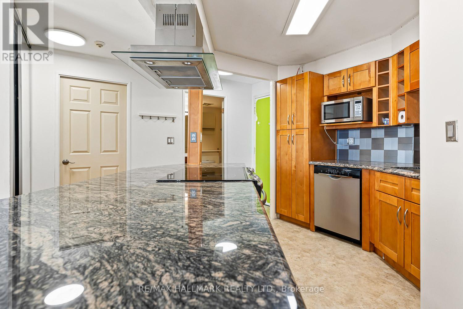 1813 - 7 Carlton Street, Toronto, Ontario  M5B 2M3 - Photo 5 - C13609304
