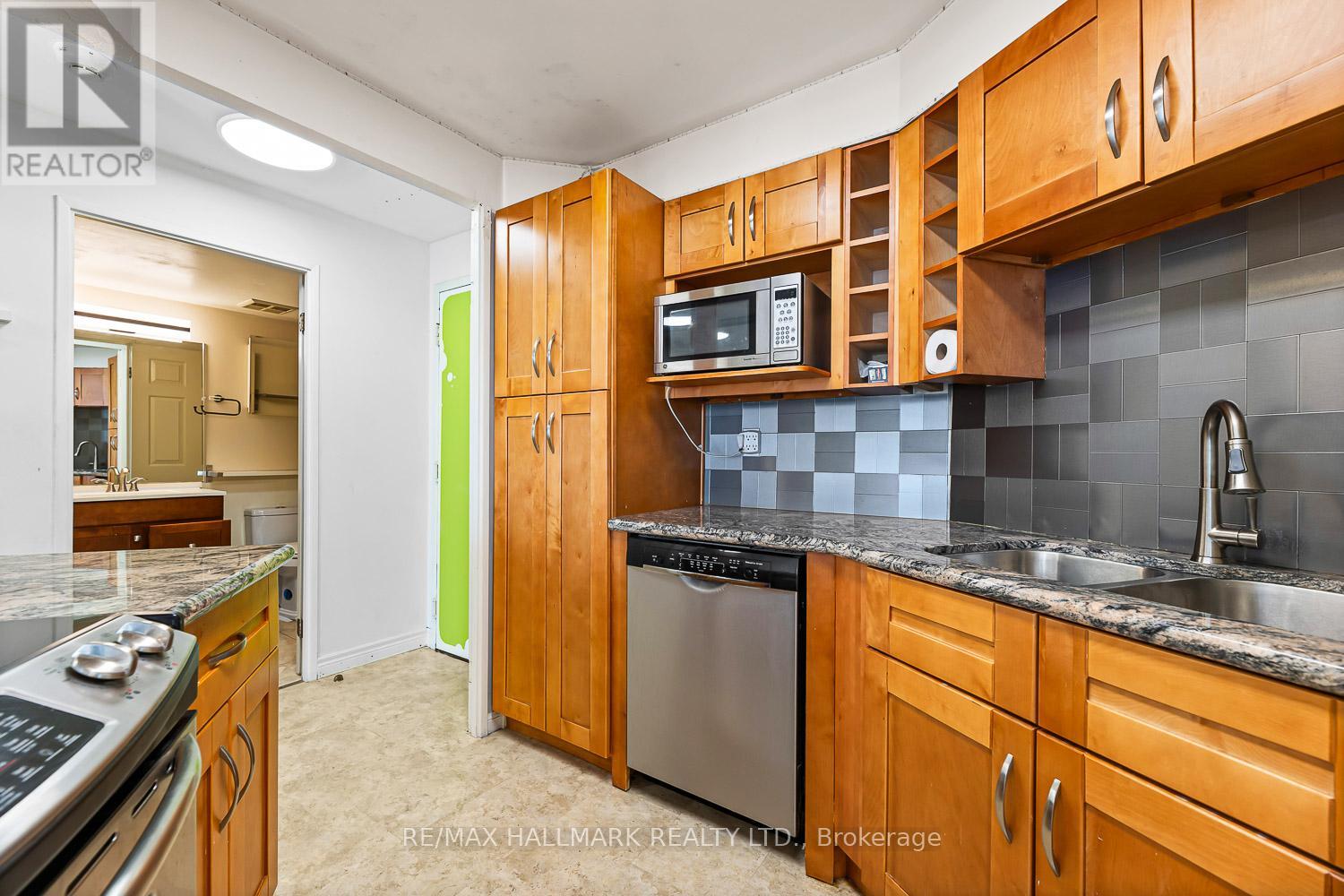 1813 - 7 Carlton Street, Toronto, Ontario  M5B 2M3 - Photo 6 - C13609304
