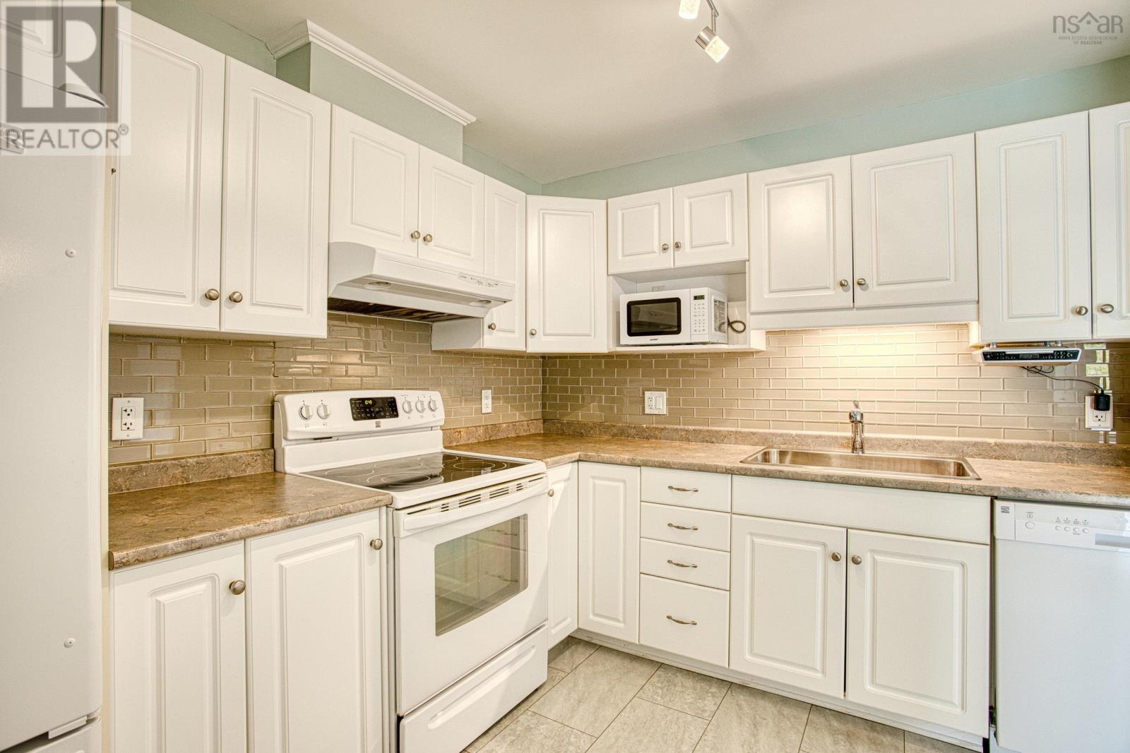 212 202 Walter Havill Drive, Halifax, Nova Scotia B3N 3M4 - Photo 8 - 202613612
