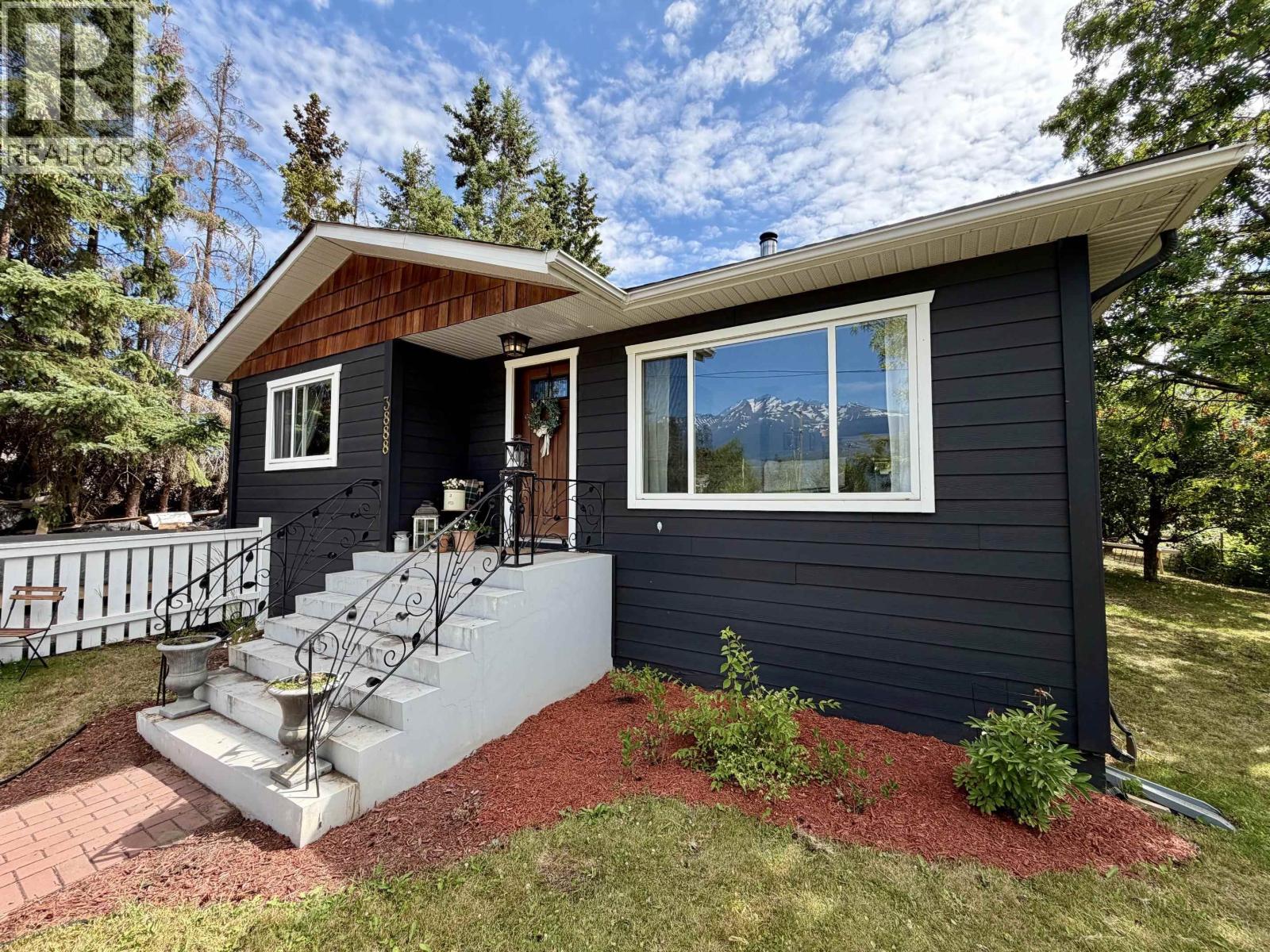 3888 11th Avenue, Smithers, British Columbia  V0J 2N0 - Photo 2 - R3149657