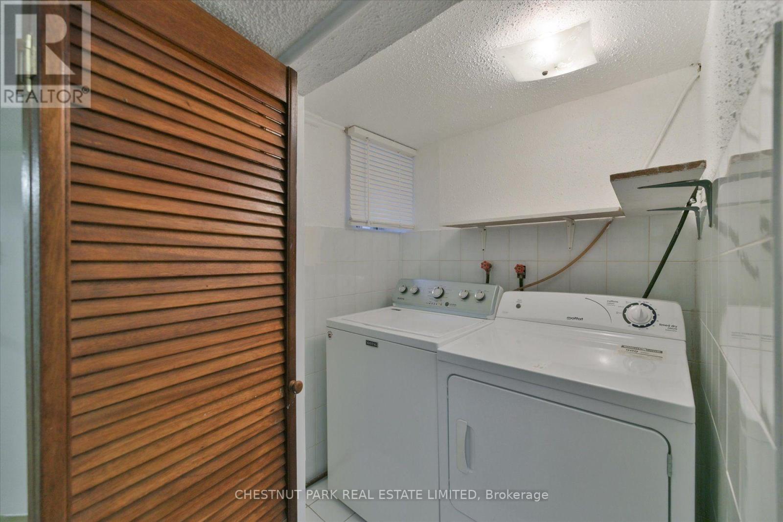 Main & Bsmt - 13 Silver Avenue, Toronto, Ontario  M6R 1X9 - Photo 15 - W13609318