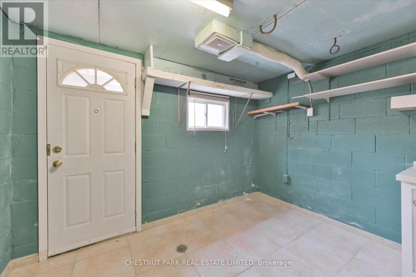 Main & Bsmt - 13 Silver Avenue, Toronto, Ontario  M6R 1X9 - Photo 17 - W13609318