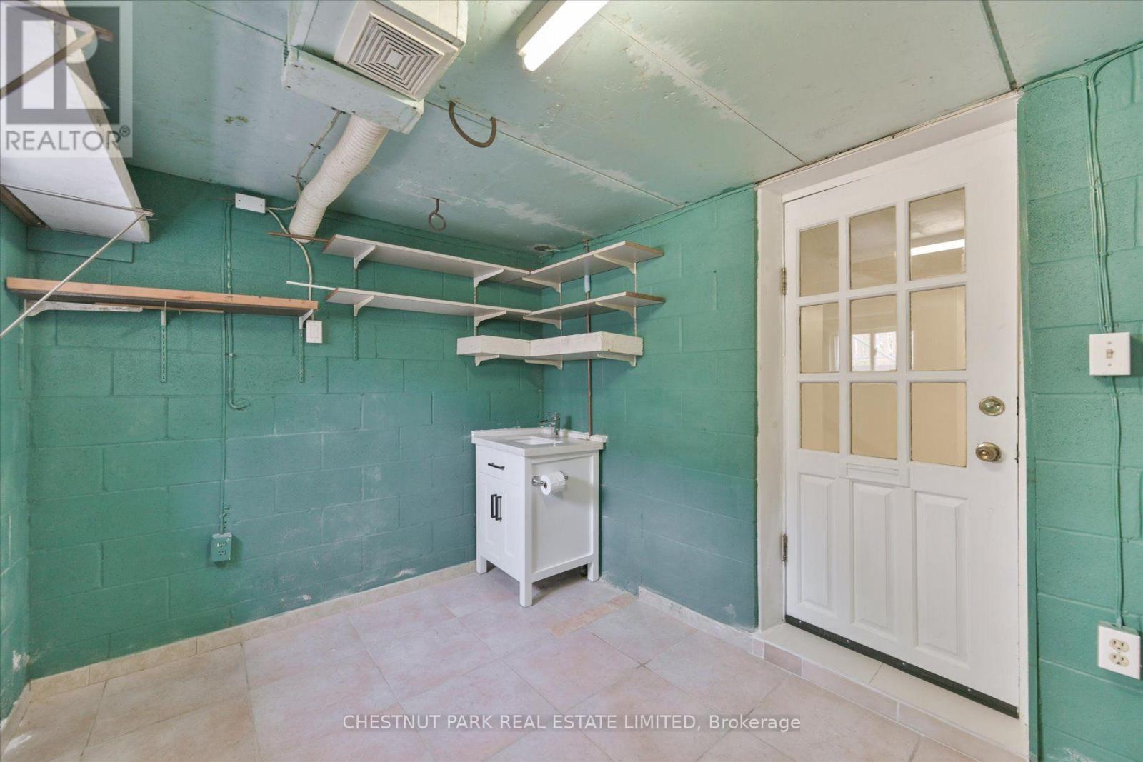 Main & Bsmt - 13 Silver Avenue, Toronto, Ontario  M6R 1X9 - Photo 18 - W13609318