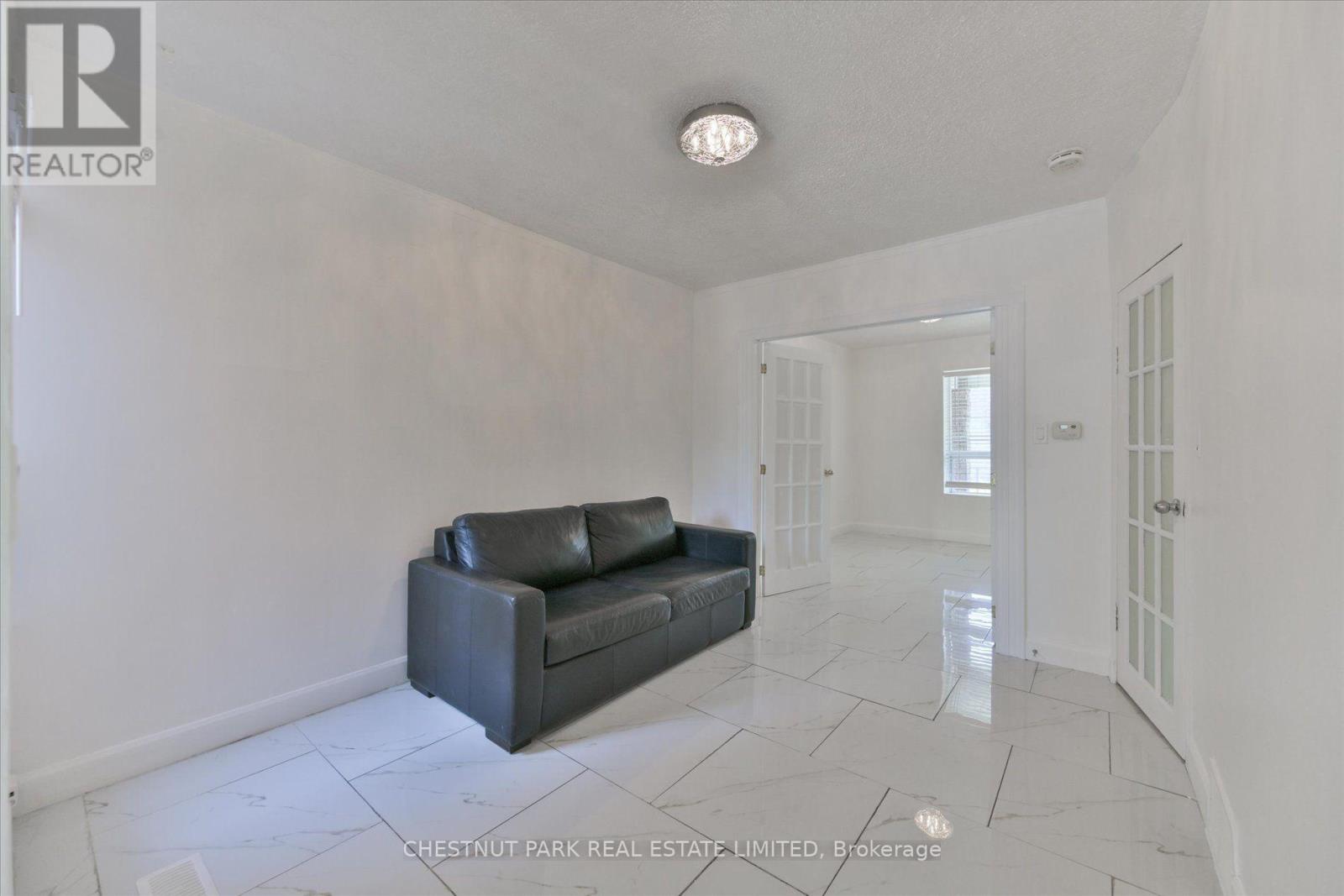 Main & Bsmt - 13 Silver Avenue, Toronto, Ontario  M6R 1X9 - Photo 4 - W13609318