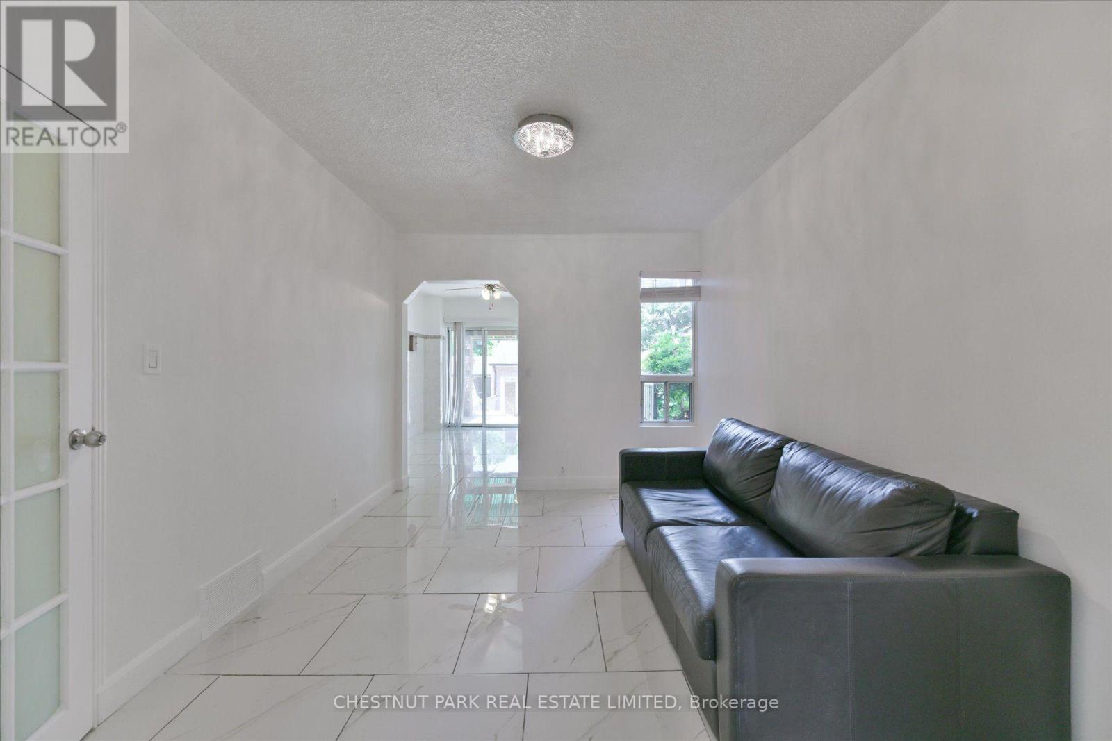 Main & Bsmt - 13 Silver Avenue, Toronto, Ontario  M6R 1X9 - Photo 5 - W13609318