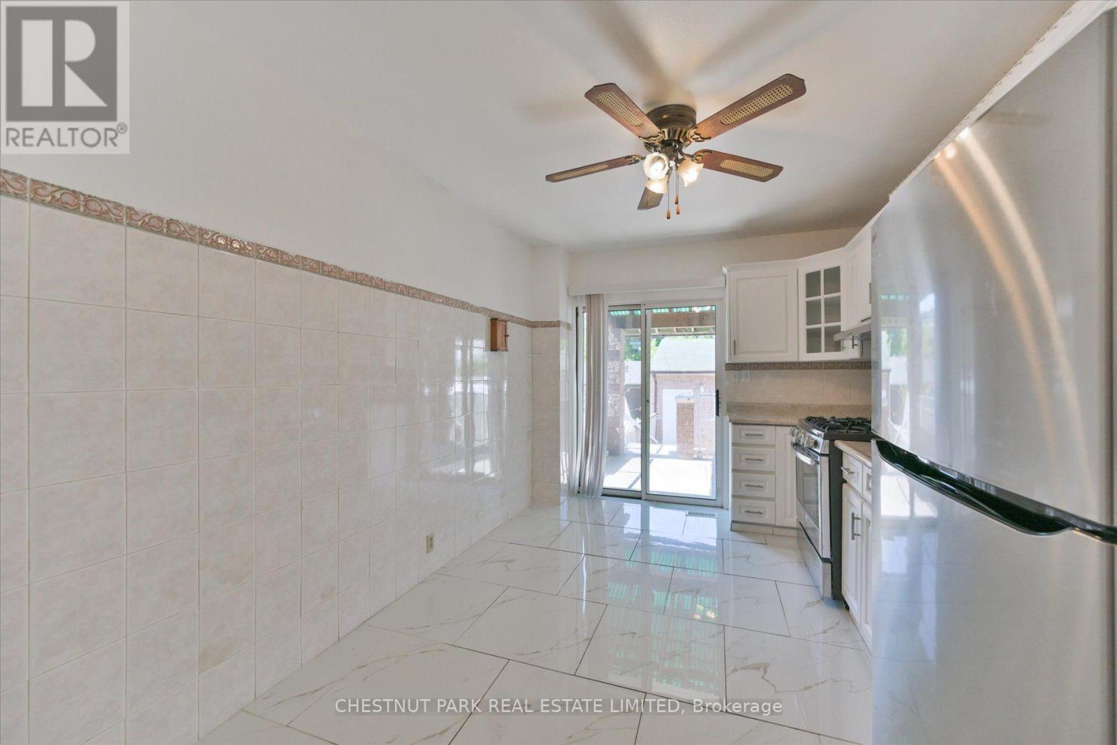 Main & Bsmt - 13 Silver Avenue, Toronto, Ontario  M6R 1X9 - Photo 6 - W13609318