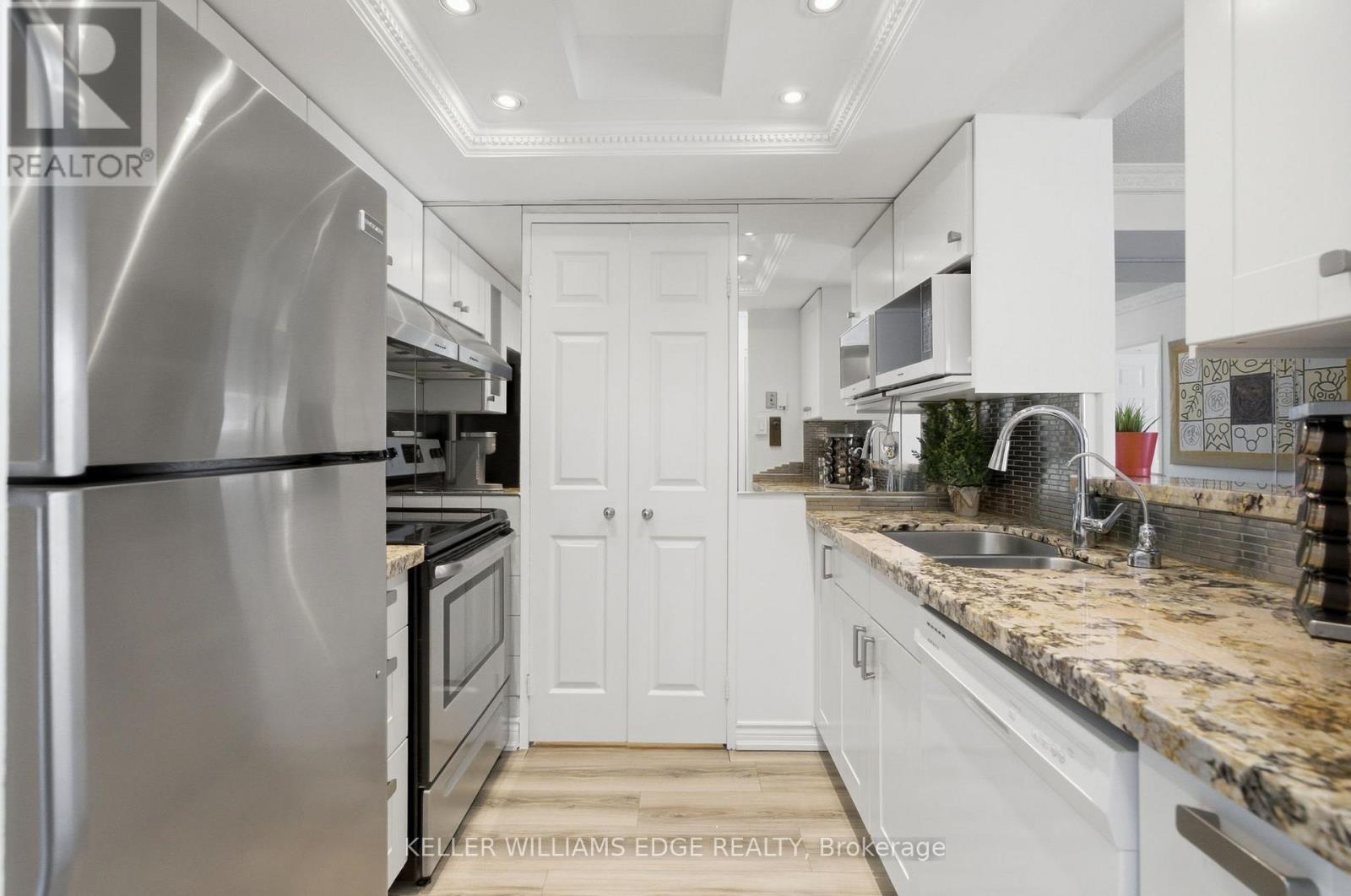 1506 - 265 Enfield Place, Mississauga, Ontario  L5B 3Y7 - Photo 7 - W13609496