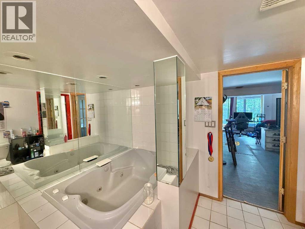 137 Reimer Drive, Hinton, Alberta  T7V 1K1 - Photo 20 - A2323711
