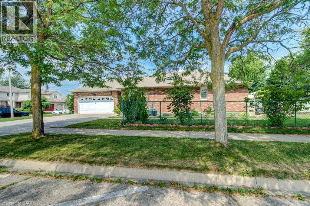 330 Lake Louise Boulevard, Waterloo, Ontario  N2V 2H4 - Photo 3 - 40847395
