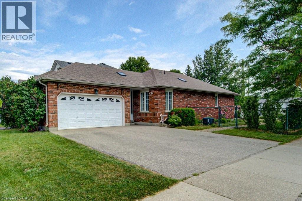 330 Lake Louise Boulevard, Waterloo, Ontario  N2V 2H4 - Photo 4 - 40847395