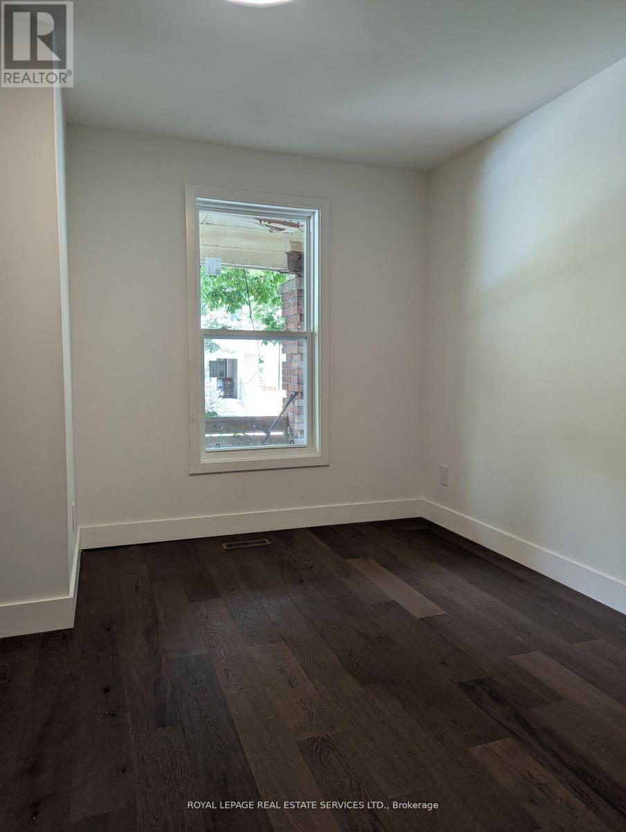 Main - 264a Hastings Avenue, Toronto, Ontario  M4L 2M1 - Photo 10 - E13609542