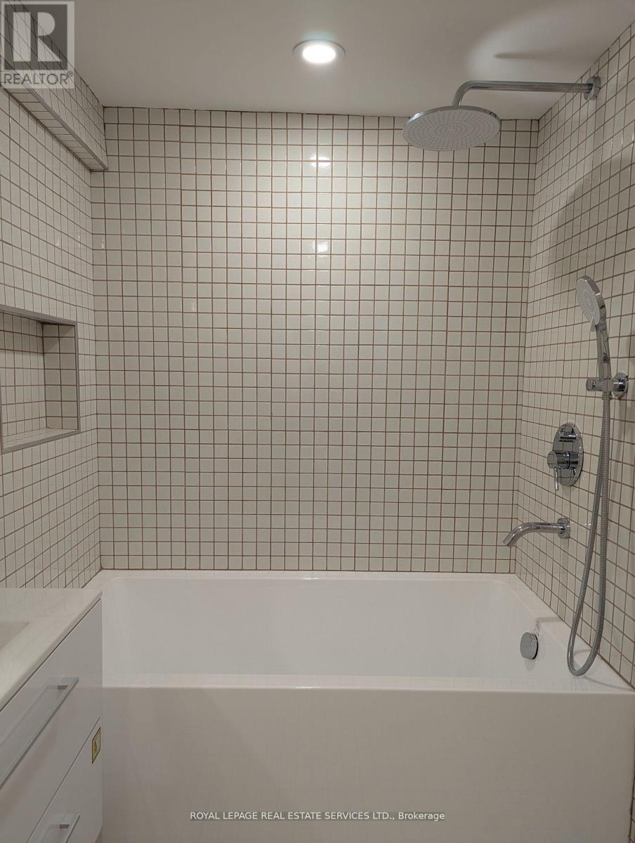 Main - 264a Hastings Avenue, Toronto, Ontario  M4L 2M1 - Photo 15 - E13609542
