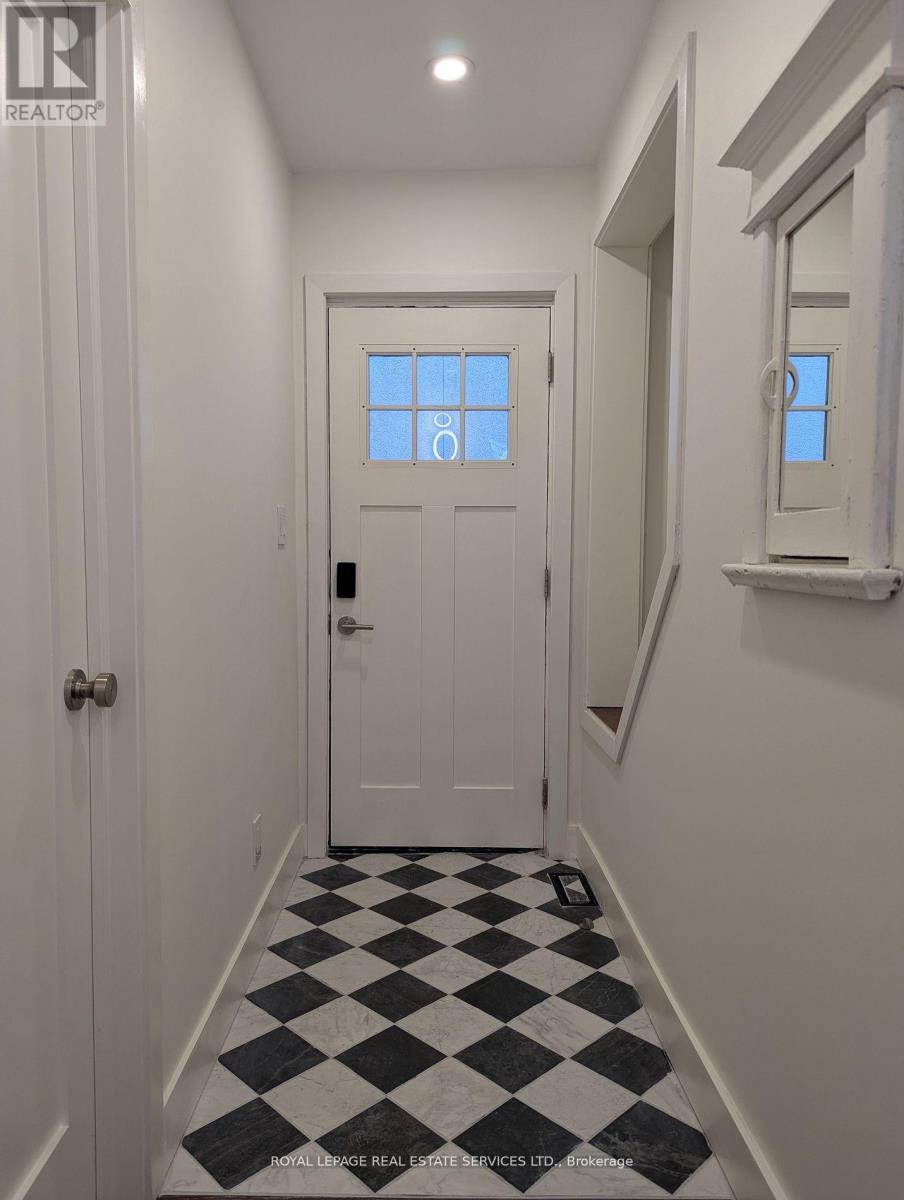 Main - 264a Hastings Avenue, Toronto, Ontario  M4L 2M1 - Photo 2 - E13609542