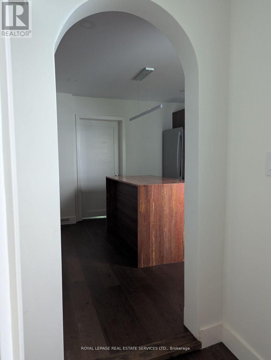 Main - 264a Hastings Avenue, Toronto, Ontario  M4L 2M1 - Photo 7 - E13609542