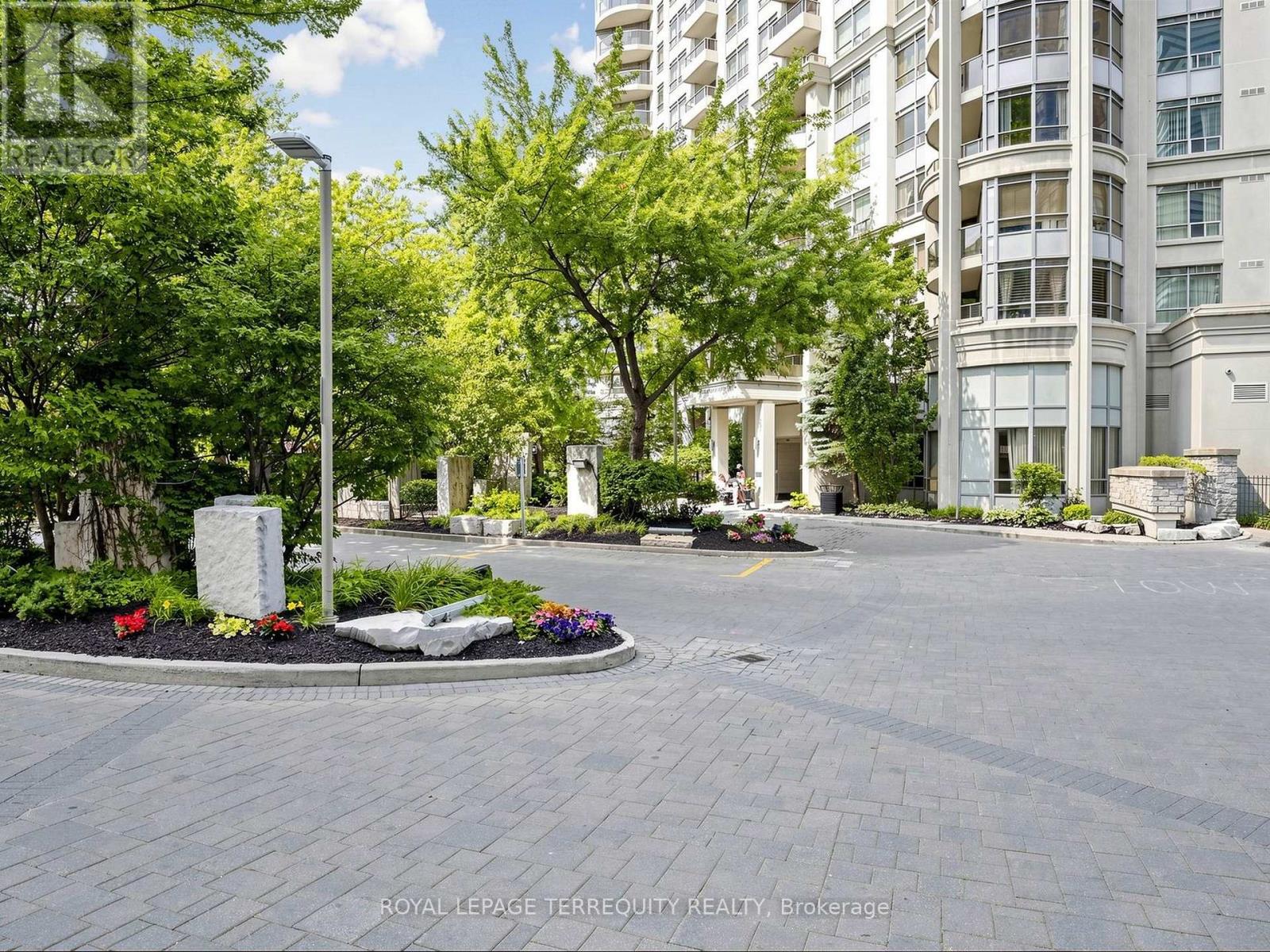 2810 - 310 Burnhamthorpe Road W, Mississauga, Ontario  L5B 4P9 - Photo 2 - W13609518