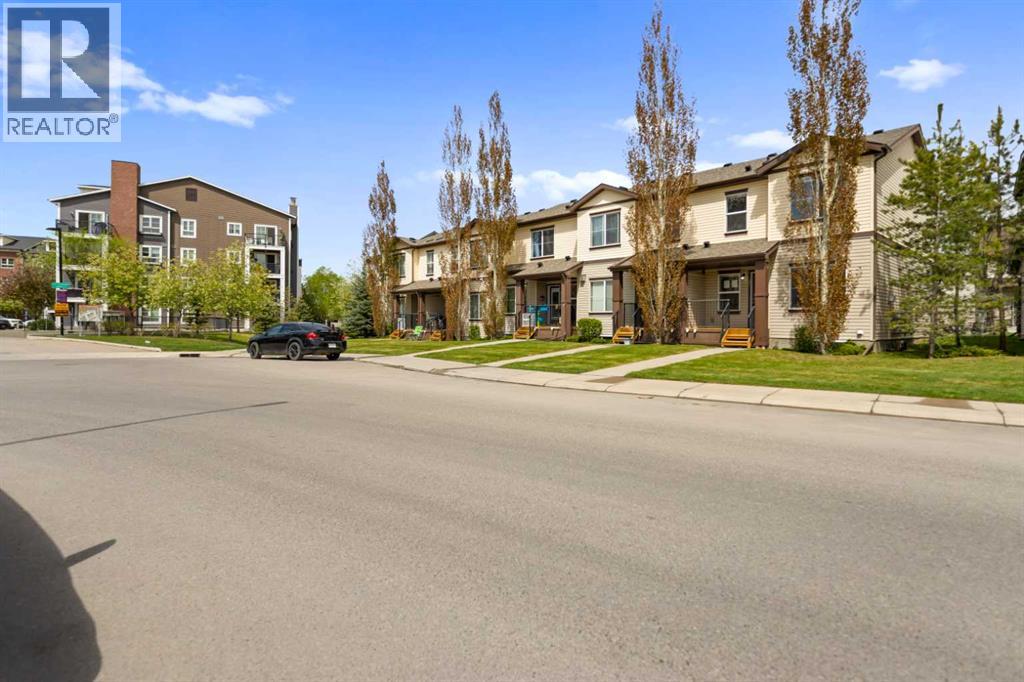 81 Copperpond Landing Se, Calgary, Alberta  T2Z 1G6 - Photo 7 - A2271822