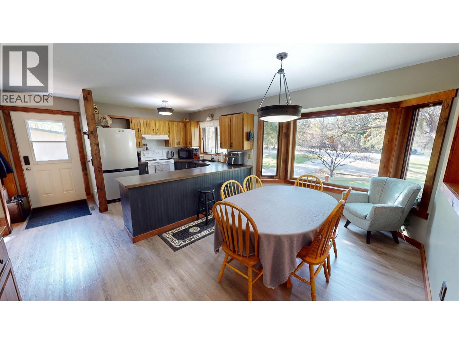 4775 Nelles Crescent, Windermere, British Columbia  V0B 2L0 - Photo 4 - 10385504