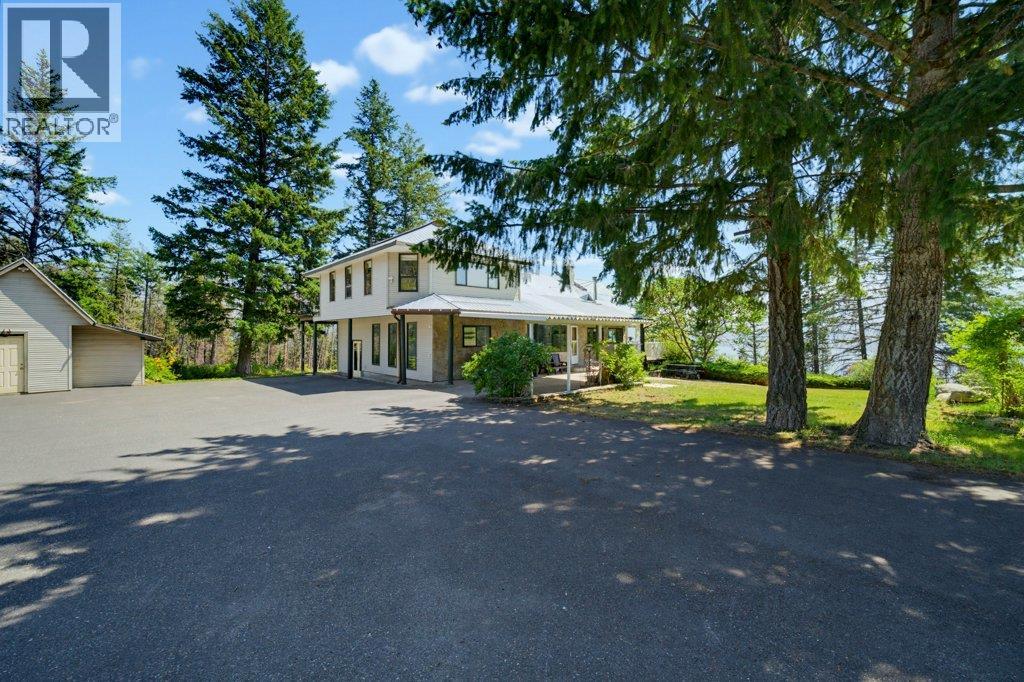 1722 Lee Creek Drive, Lee Creek, British Columbia  V0E 1M4 - Photo 4 - 10394930