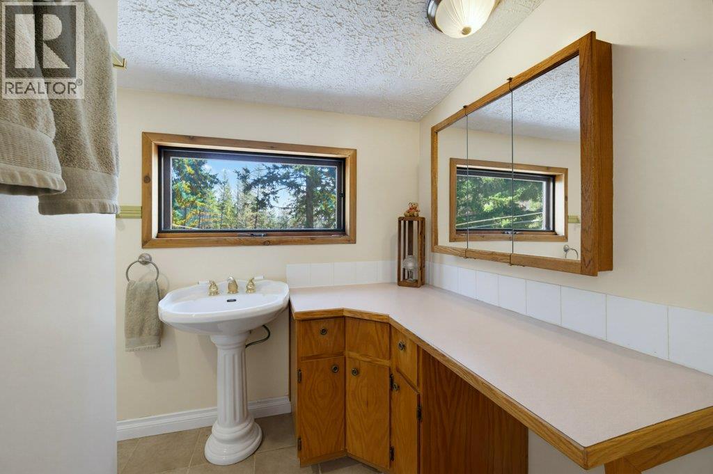 1722 Lee Creek Drive, Lee Creek, British Columbia  V0E 1M4 - Photo 42 - 10394930