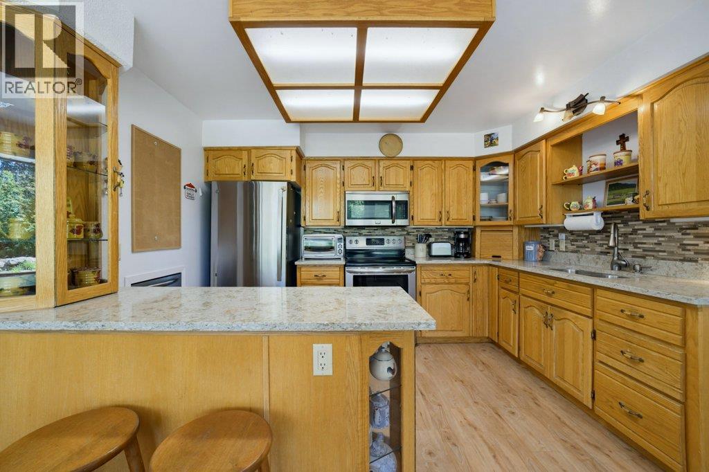 1722 Lee Creek Drive, Lee Creek, British Columbia  V0E 1M4 - Photo 17 - 10394930