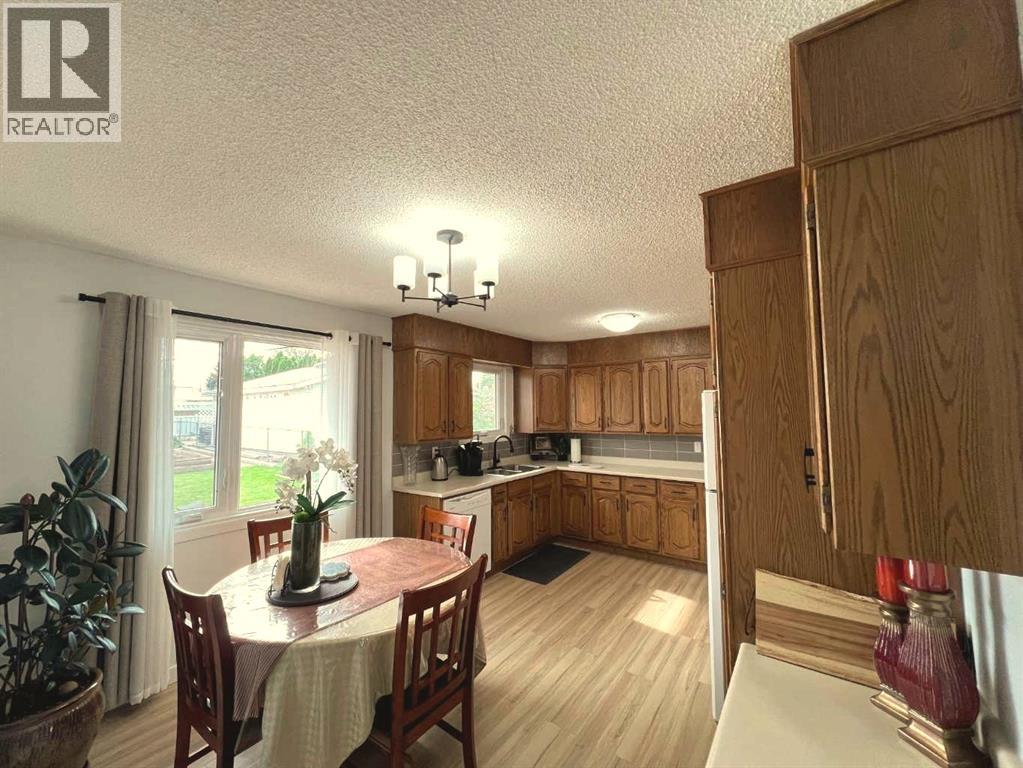2231 20 Avenue Se, Medicine Hat, Alberta  T1A 3Y8 - Photo 5 - A2310294