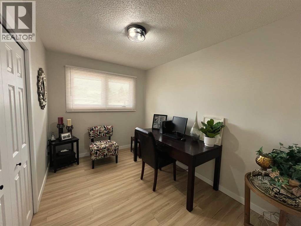 2231 20 Avenue Se, Medicine Hat, Alberta  T1A 3Y8 - Photo 9 - A2310294