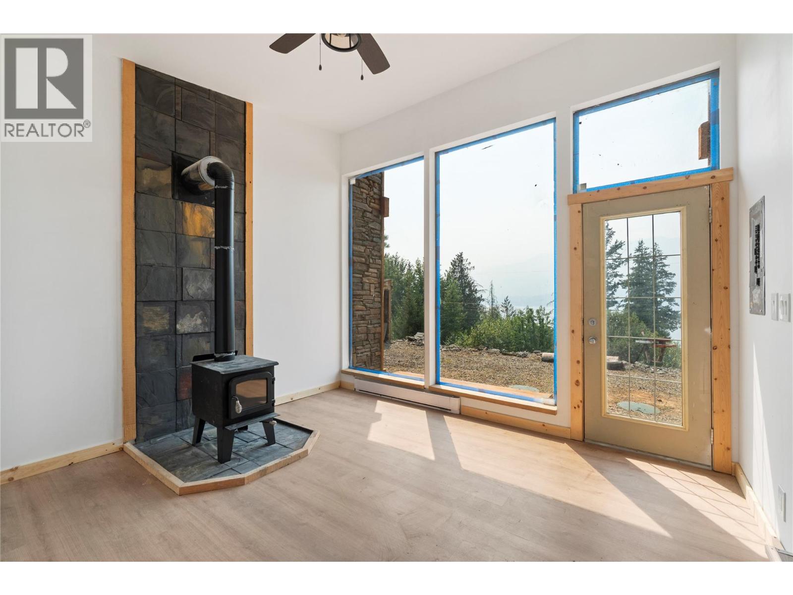 1278 Lee Creek Drive, Lee Creek, British Columbia  V0E 1M4 - Photo 3 - 10395959