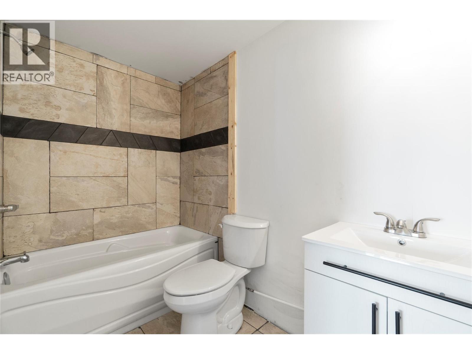 1278 Lee Creek Drive, Lee Creek, British Columbia  V0E 1M4 - Photo 13 - 10395959
