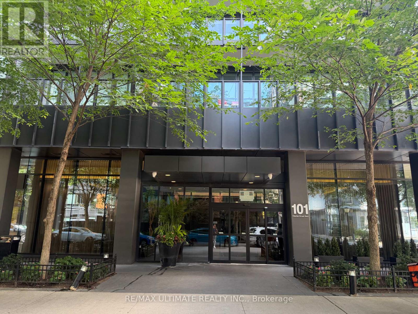 301 - 101 Charles Street E, Toronto, Ontario  M4Y 0A9 - Photo 2 - C13609786