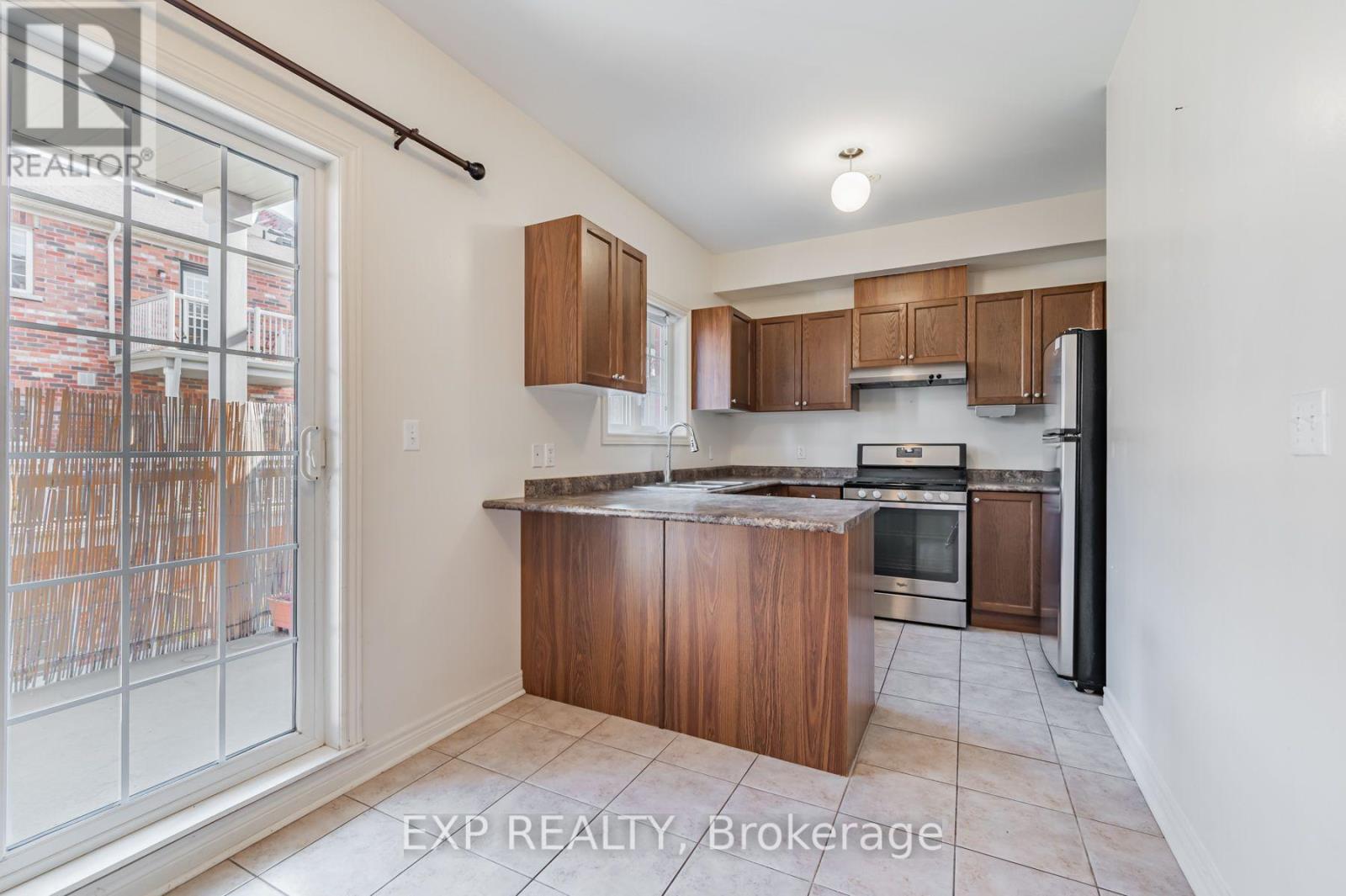 35 Carnahan Terrace, Toronto, Ontario  M4E 0B1 - Photo 11 - E13609688