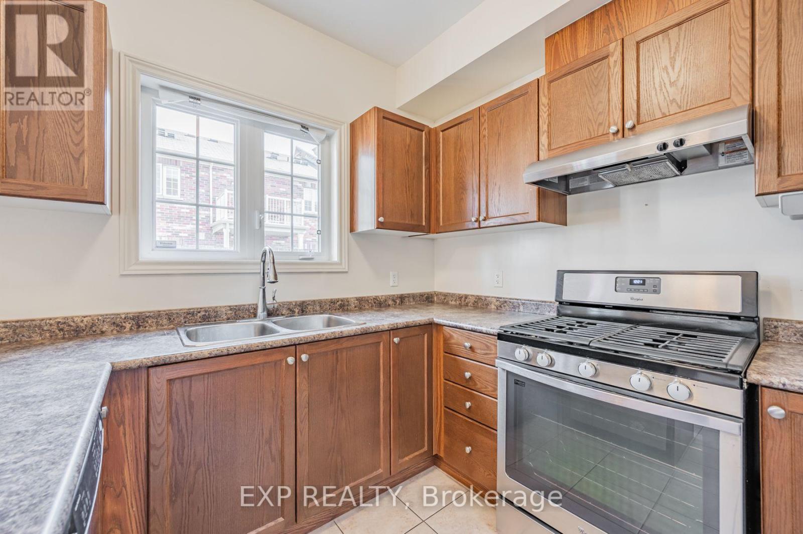 35 Carnahan Terrace, Toronto, Ontario  M4E 0B1 - Photo 13 - E13609688