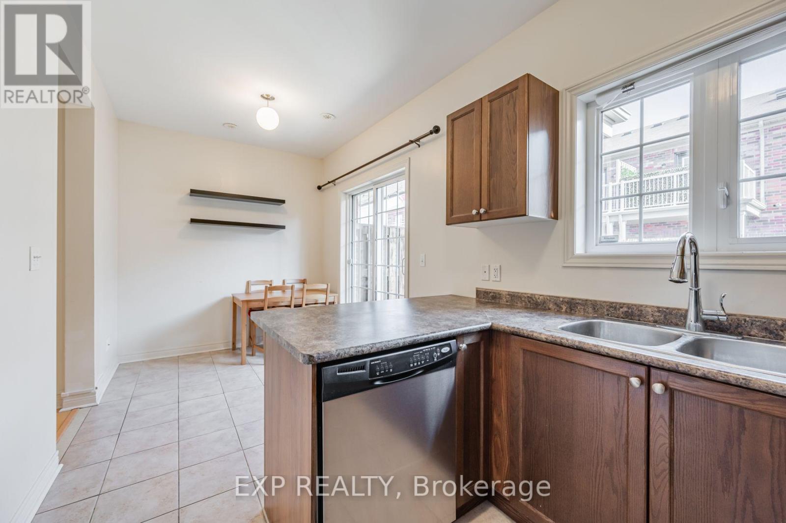 35 Carnahan Terrace, Toronto, Ontario  M4E 0B1 - Photo 14 - E13609688